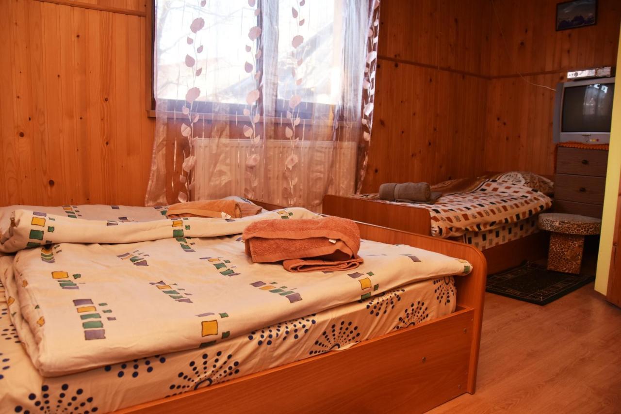 Guest House Mandrivnyi Rooms&Apartments Yasinya Exterior foto