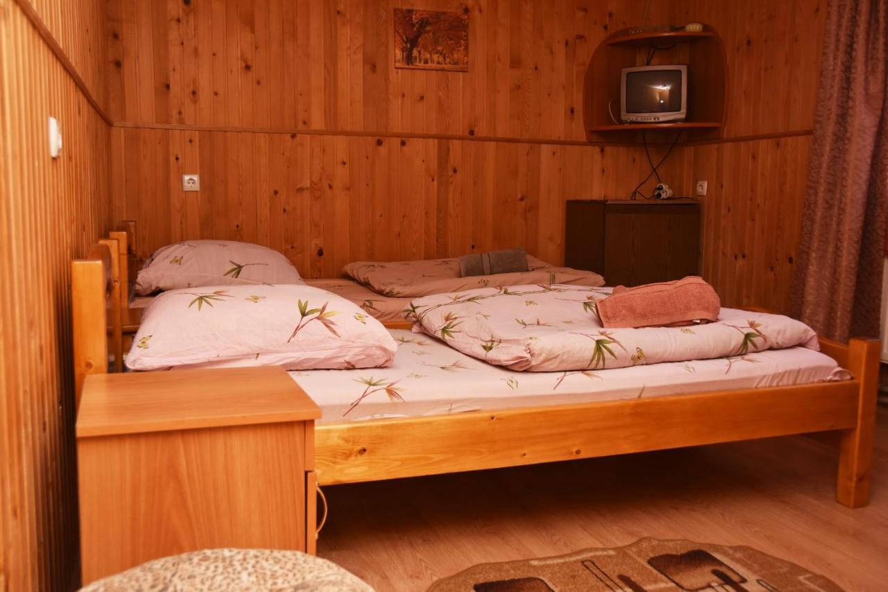 Guest House Mandrivnyi Rooms&Apartments Yasinya Exterior foto