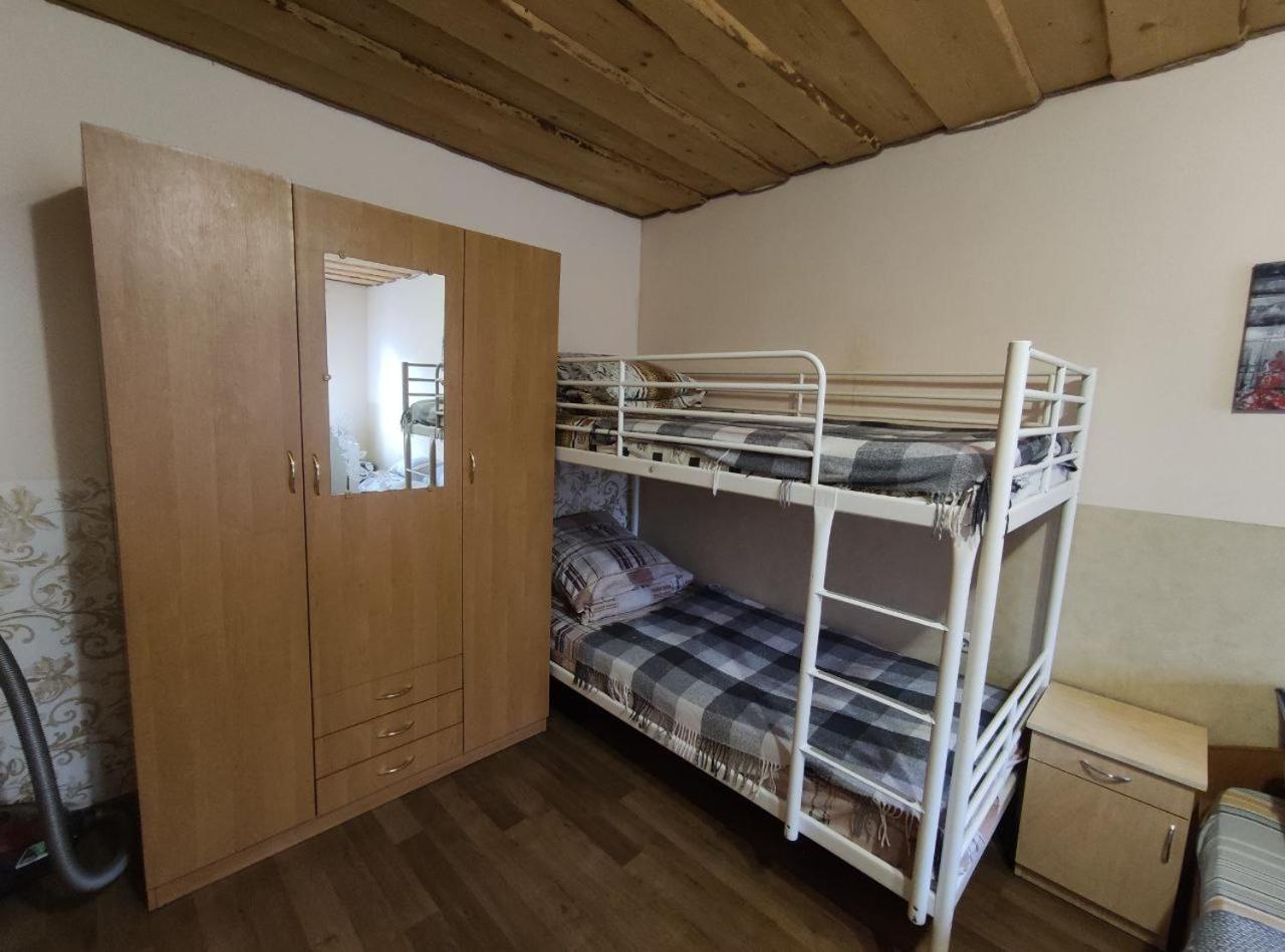 Guest House Mandrivnyi Rooms&Apartments Yasinya Exterior foto