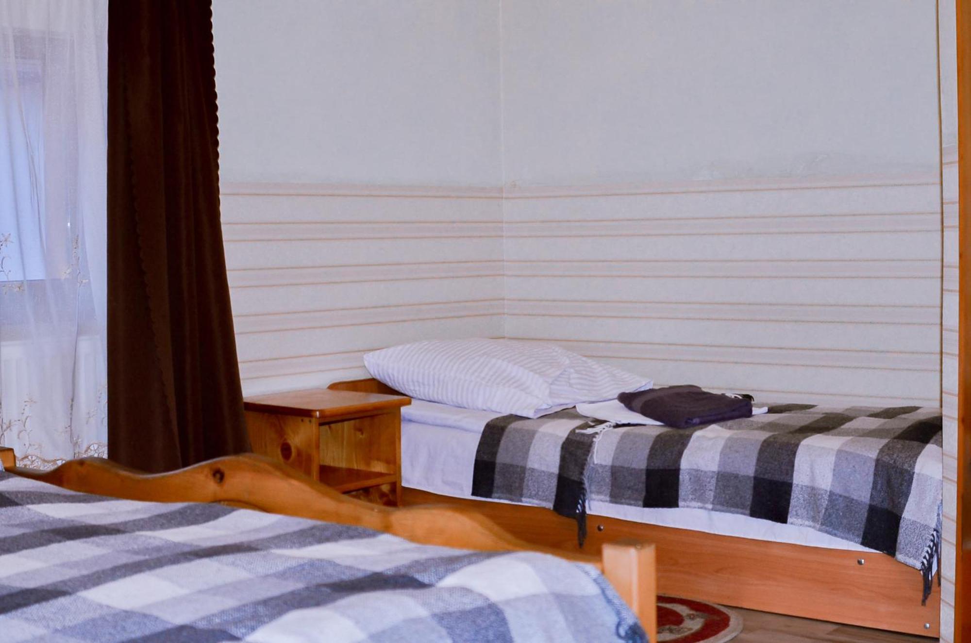 Guest House Mandrivnyi Rooms&Apartments Yasinya Exterior foto