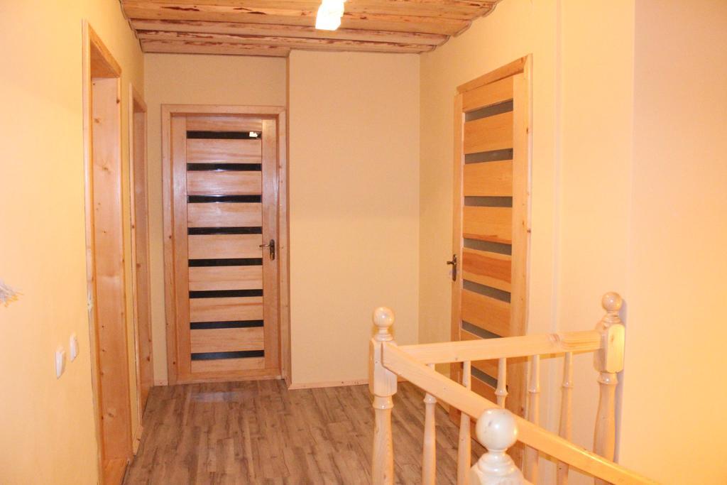 Guest House Mandrivnyi Rooms&Apartments Yasinya Exterior foto
