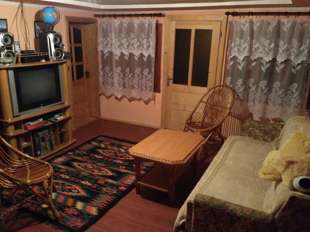 Guest House Mandrivnyi Rooms&Apartments Yasinya Exterior foto