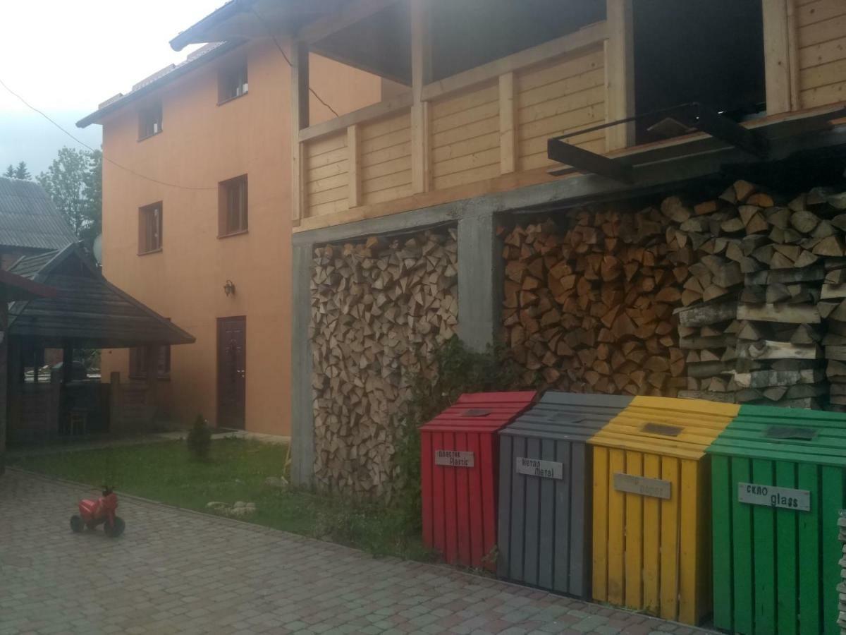 Guest House Mandrivnyi Rooms&Apartments Yasinya Exterior foto